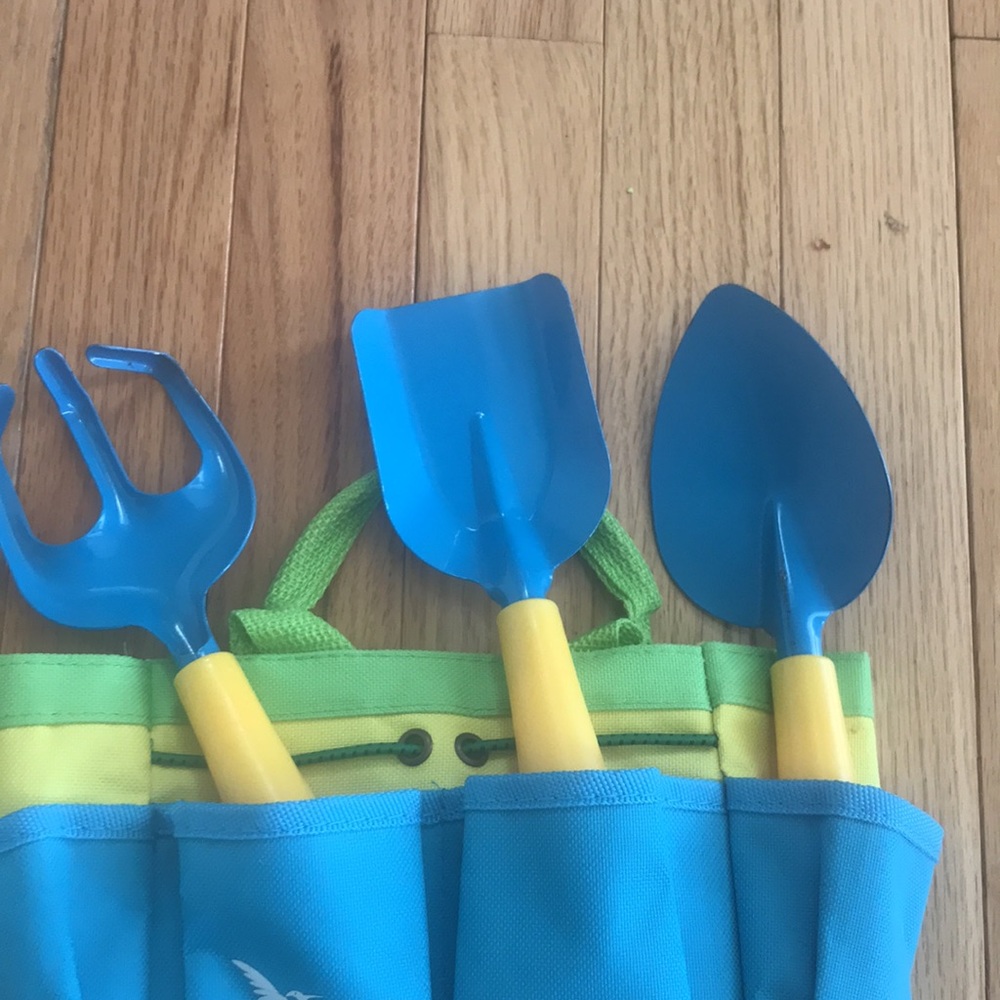 Kids gardening set New without tags